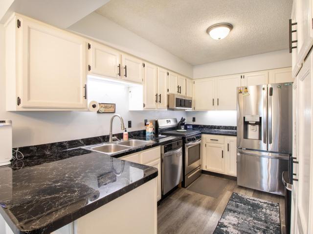 Townhouse for sale in Colby Lake, Woodbury