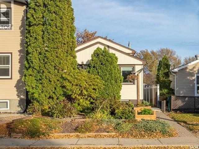 House for sale in Assiniboia Place, Regina