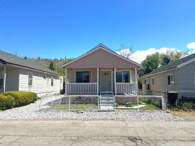 House for sale in Weed, California