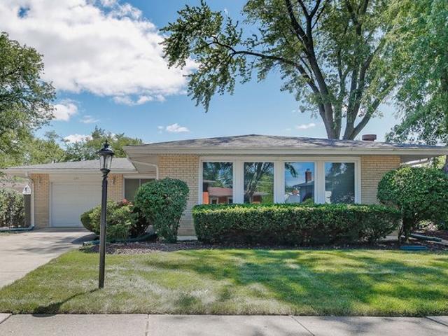 House for sale in Des Plaines, Illinois