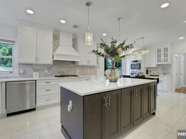 House for sale in Teaneck, New Jersey