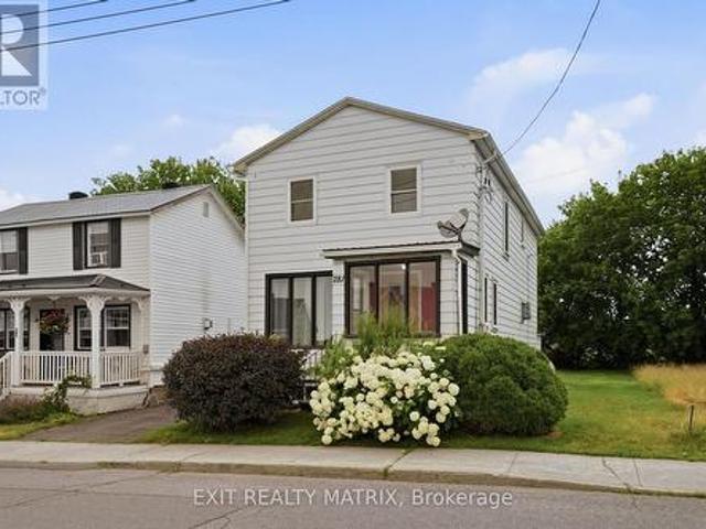 House for sale in Hawkesbury, Ontario