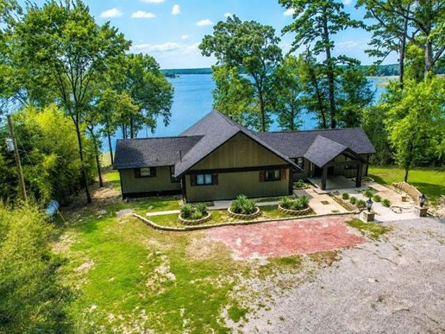House for sale in Broaddus, Texas