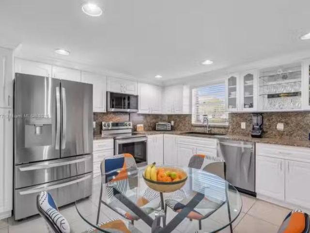 Condo for sale in Hollywood