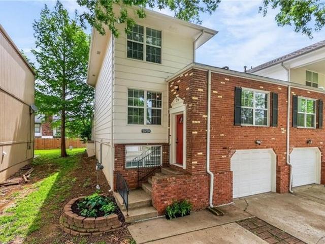 Townhouse for sale in Blue Springs, Missouri
