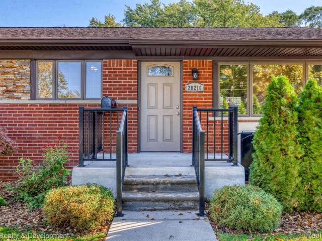 House for sale in Warren, Macomb County