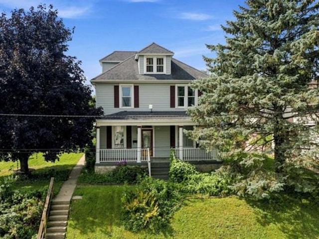 House for sale in Dubuque, Dubuque County