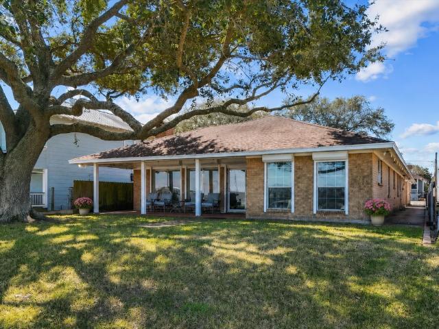 House for sale in Bacliff, Texas