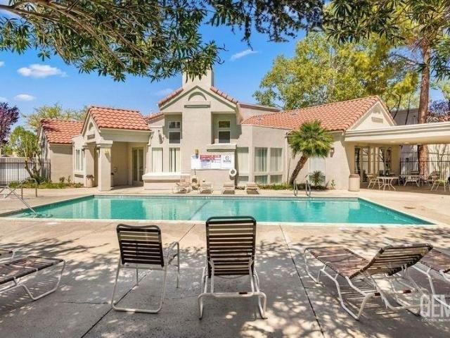 Condo for sale in Lancaster