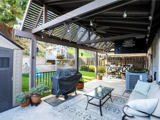 Townhouse for sale in Canyon Country, California
