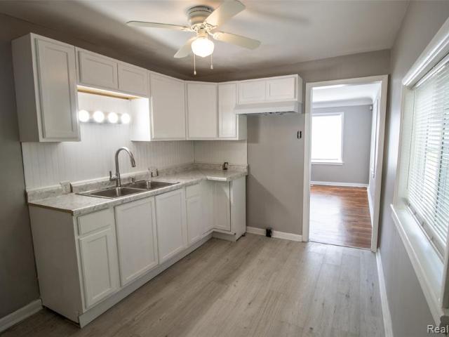House for sale in Flint, Genesee County