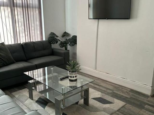 House for rent in Calderstones