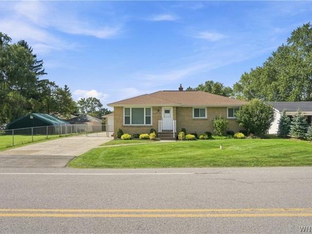 House for sale in Lancaster, Town of Lancaster
