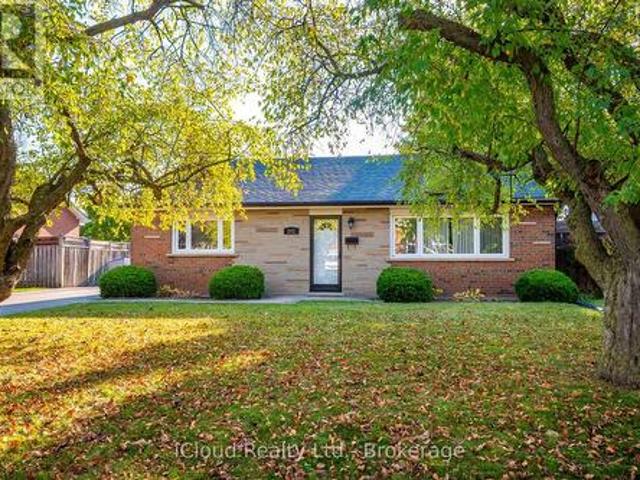 House for sale in Elizabeth Gardens, Burlington