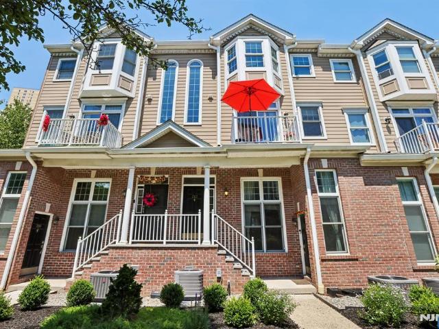 Townhouse for sale in Hudson, New Jersey