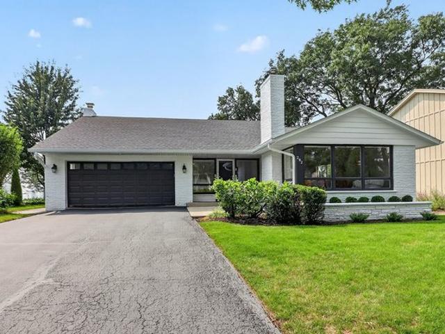 House for sale in Clarendon Hills, Illinois