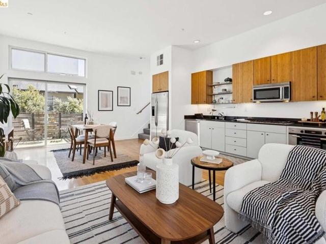 Townhouse for sale in Oakland, California