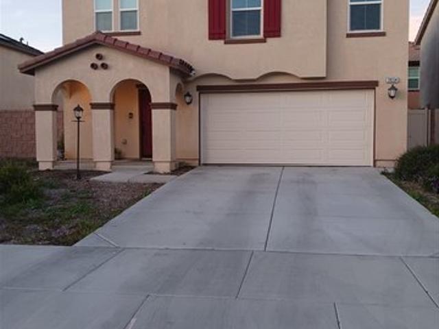 House for sale in Nuevo, California