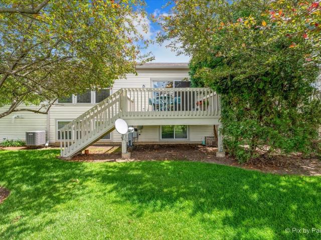 Townhouse for sale in Mchenry, Illinois