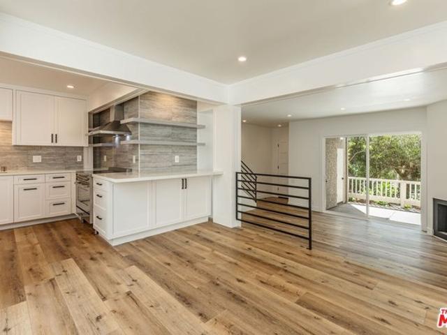 Townhouse for sale in Malibu, California