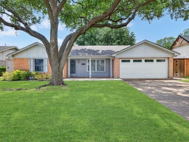 House for sale in Farmers Branch, Texas