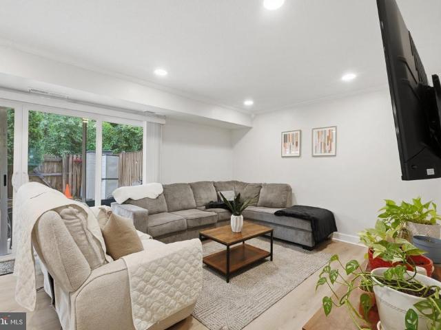 Condo for sale in Tyler Park, West Falls Church