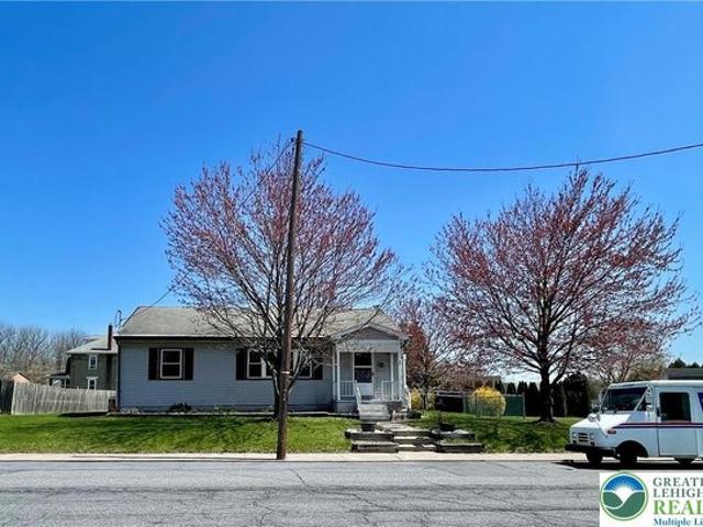 House for sale in Bath, Pennsylvania