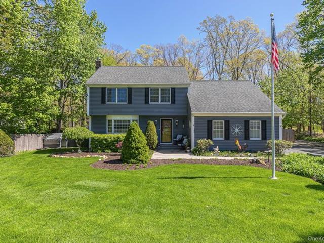 House for sale in Miller Place, New York