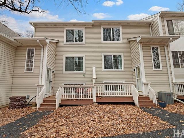Townhouse for sale in Round Lake, Illinois