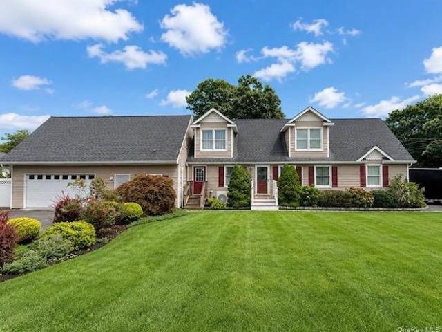 House for sale in Shirley, Town of Brookhaven