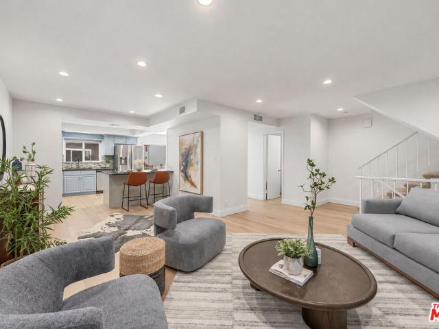 Condo for sale in Los Angeles, Los Angeles County