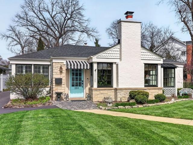 House for sale in Glen Ellyn, Illinois