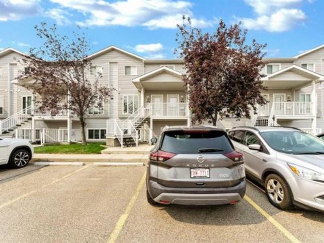Townhouse for sale in Medicine Hat, Alberta