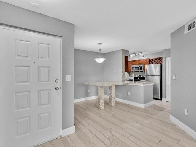 Condo for rent in Oakland Park, Florida