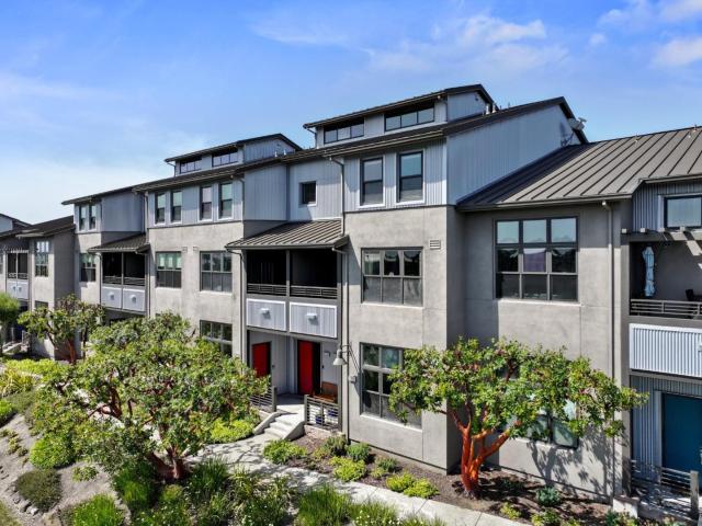 Condo for sale in Oakland