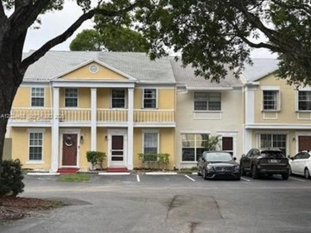 Townhouse for sale in Cooper City, Florida