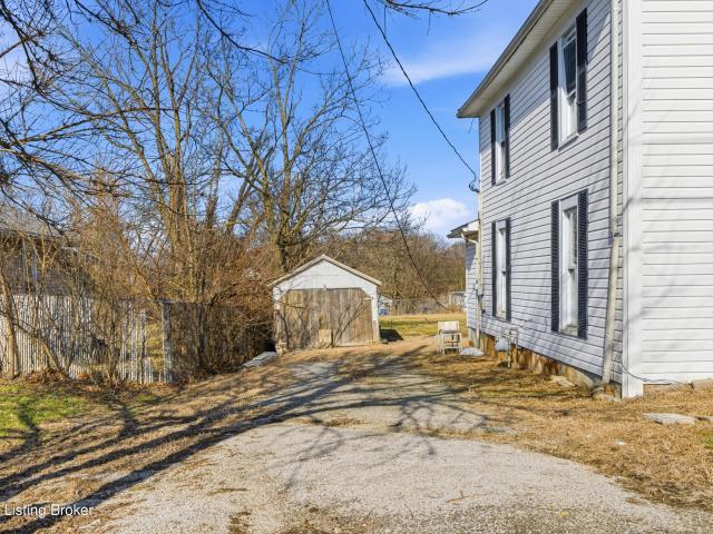 House for sale in Pleasureville