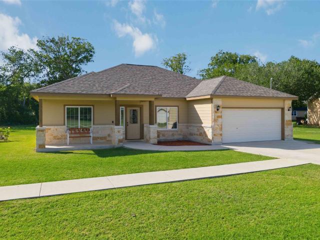 House for sale in Martindale, Texas