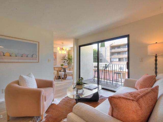 Condo for sale in Pasadena, California