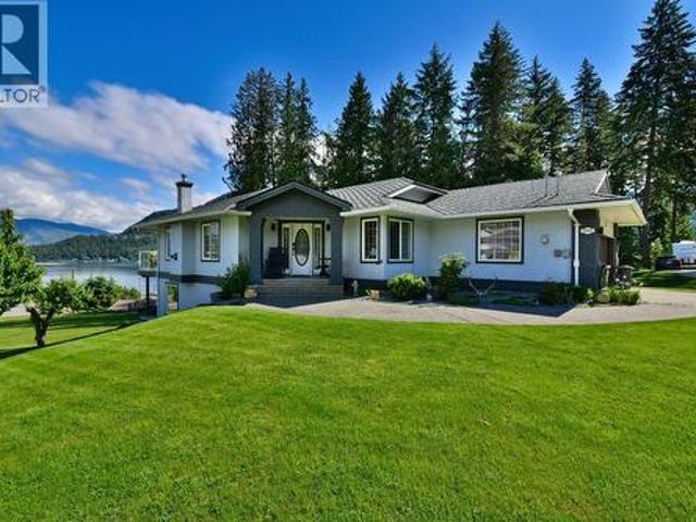 House for sale in Blind Bay, British Columbia