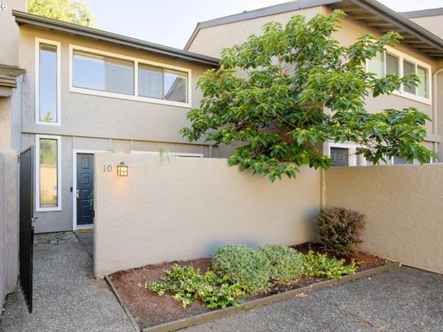 Townhouse for sale in Oregonia