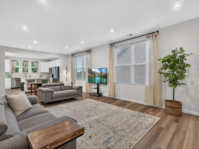 House for sale in Lindenhurst, Illinois