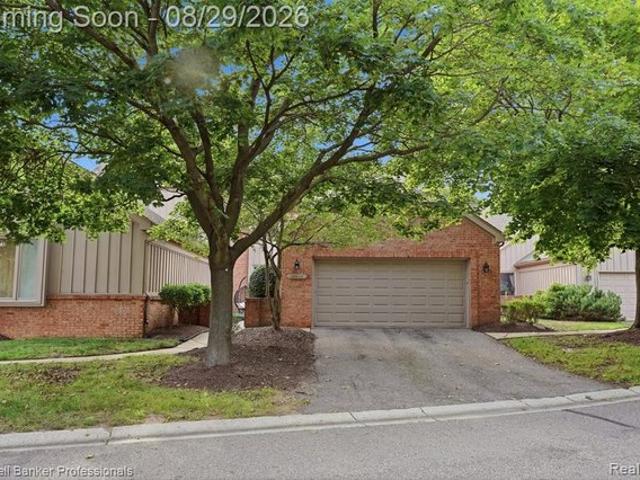 Townhouse for sale in Commerce Township, Michigan