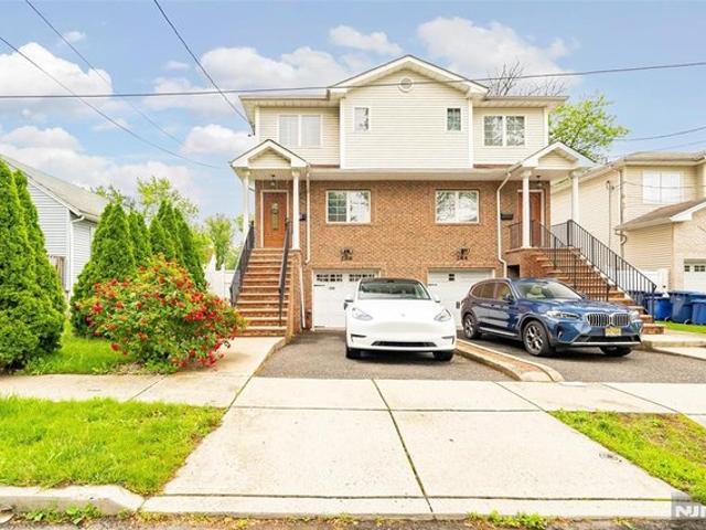 Townhouse for sale in Hackensack, New Jersey