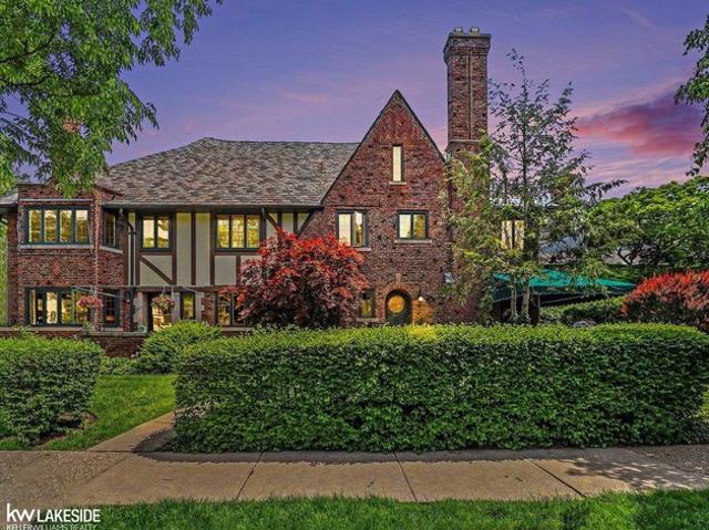 Condo for sale in Grosse Pointe, Michigan