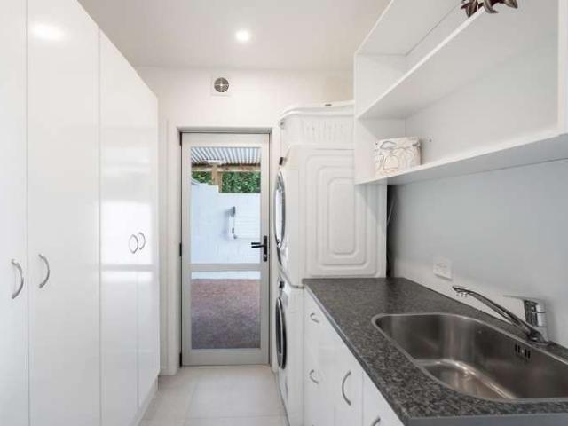 Townhouse for sale in Castor Bay