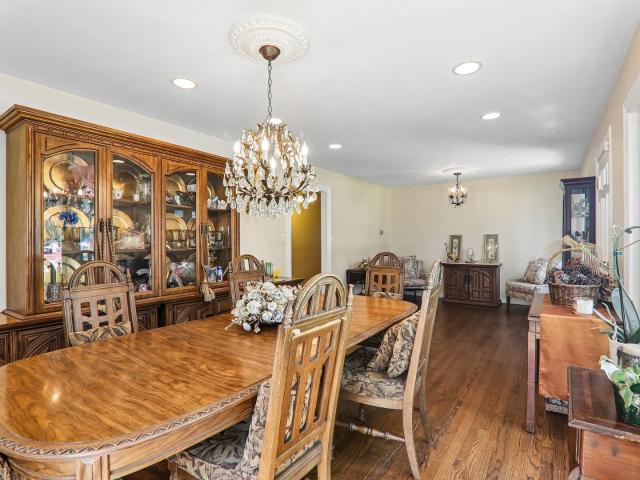 House for sale in Des Plaines, Illinois