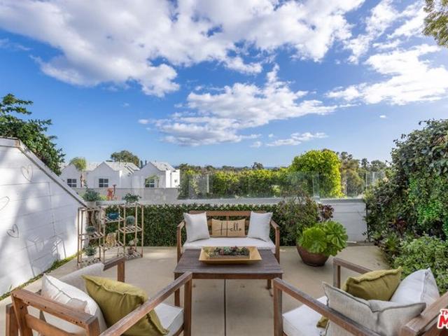 Townhouse for sale in Malibu, California