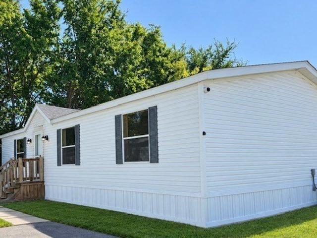 House for sale in Flat Rock, Wayne County