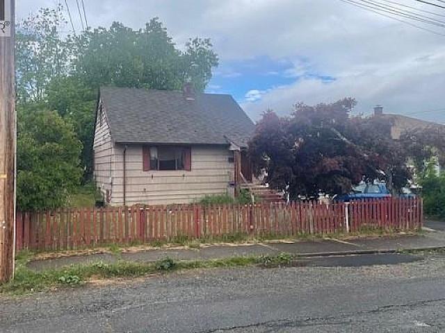 House for sale in Clayoquot, British Columbia